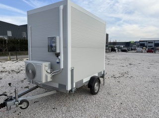 hűtőkamra áramigény: 230V, 8A, 2,3kW